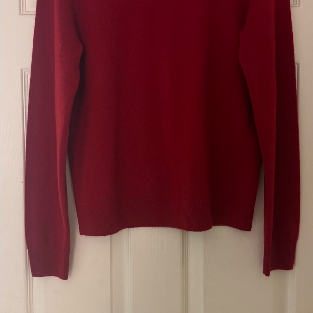 Uniqlo Women's Red Turtleneck Sweater - Picture 4 of 10